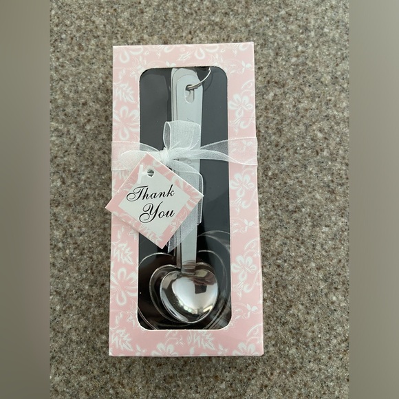 Shower Gift for Guests: Heart Shaped Measuring Spoons - Picture 2 of 9